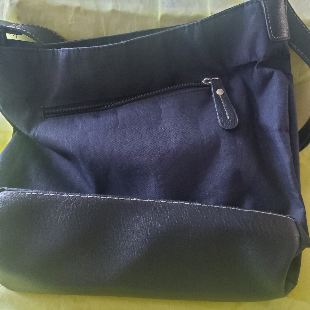 Shoulder bag by Roots - Picture 4 of 4